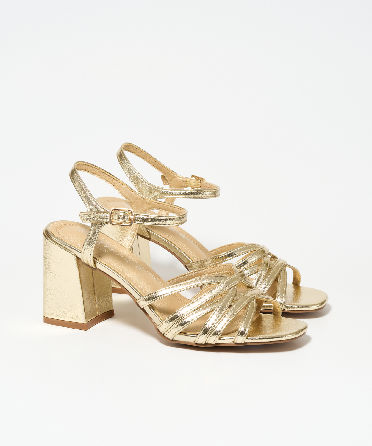 Sand&aacute;lia de salto com tiras entrela&ccedil;adas